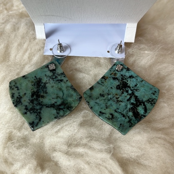 Kendra Scott Astoria Earrings - Picture 2 of 4